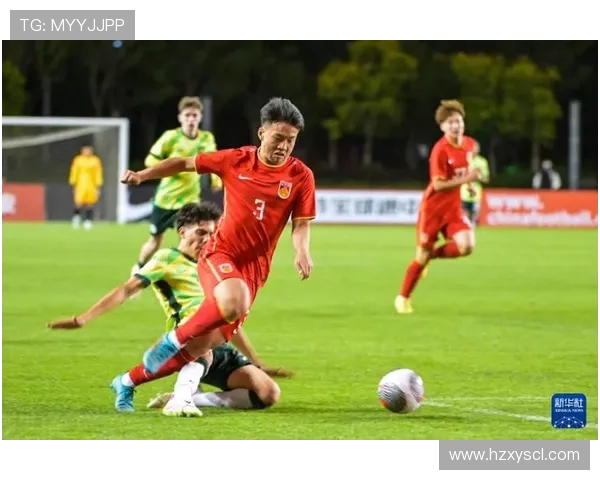 中国男足迎逆转胜利全场激情四射年轻球员展现无畏拼搏精神