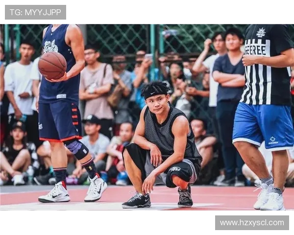 篮球巨星的荣耀与奋斗之路揭秘：从困境到巅峰的传奇故事