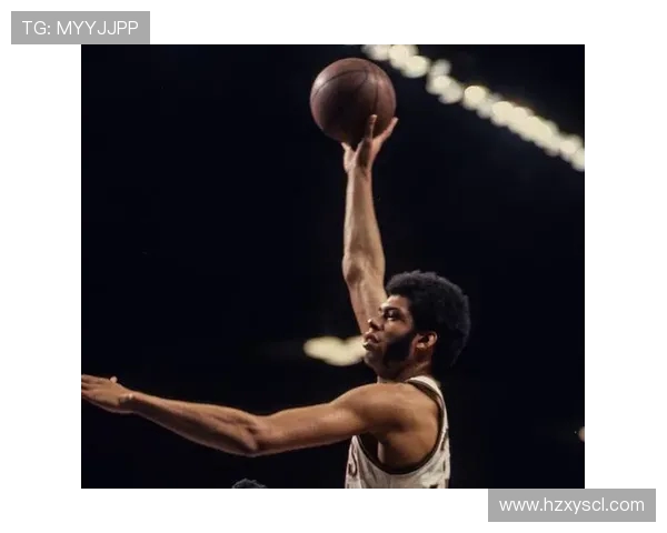 卡里姆·阿布杜尔-贾巴尔：从篮球场到文化象征的传奇人生与历史贡献